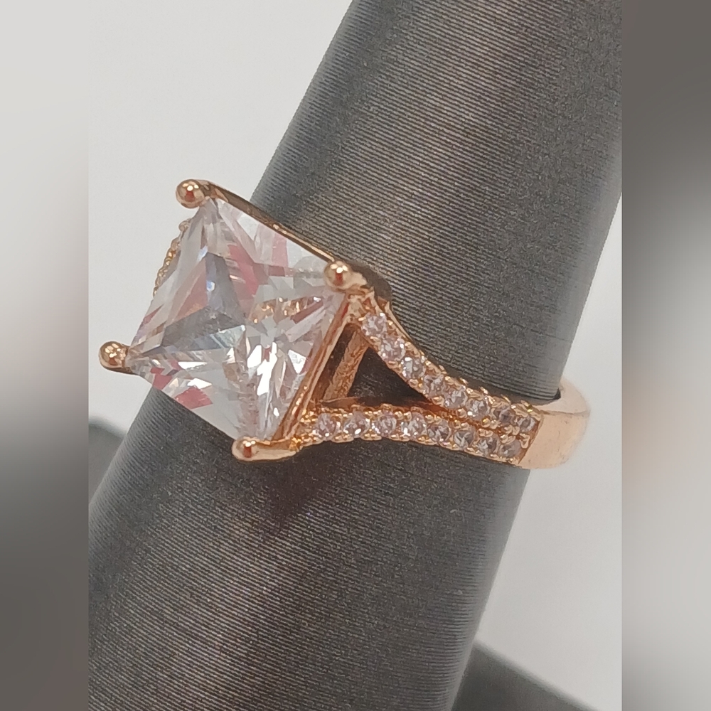 New 18k Rose Gold Plated CZ Women's Ring Size 6 Giftable